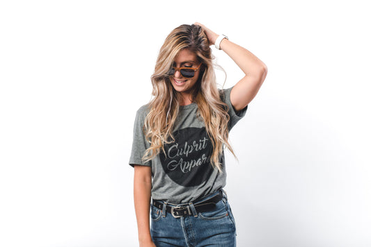 ONE T-SHIRT, FIVE OUTFITS